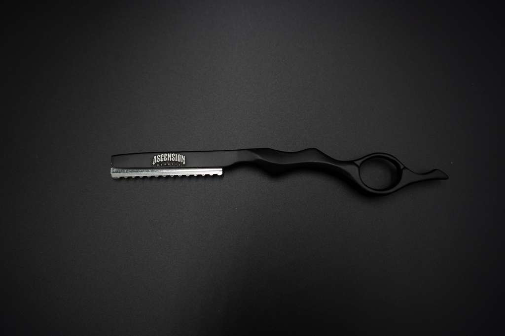 Feather Razor Black